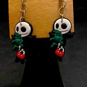 Disney nightmare before Christmas Jack&Oogie Boogie earrings.